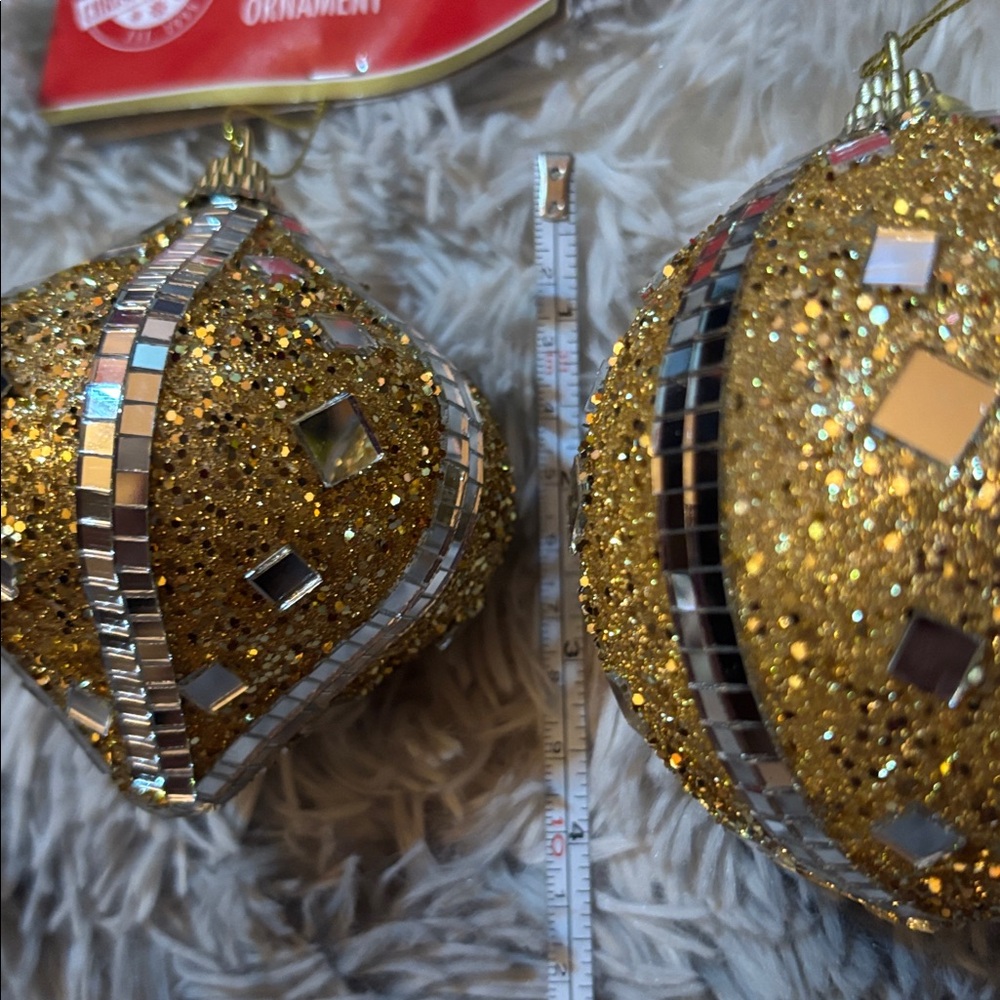 Silver and Gold Ornament Duo NWT - Picture 3 of 3